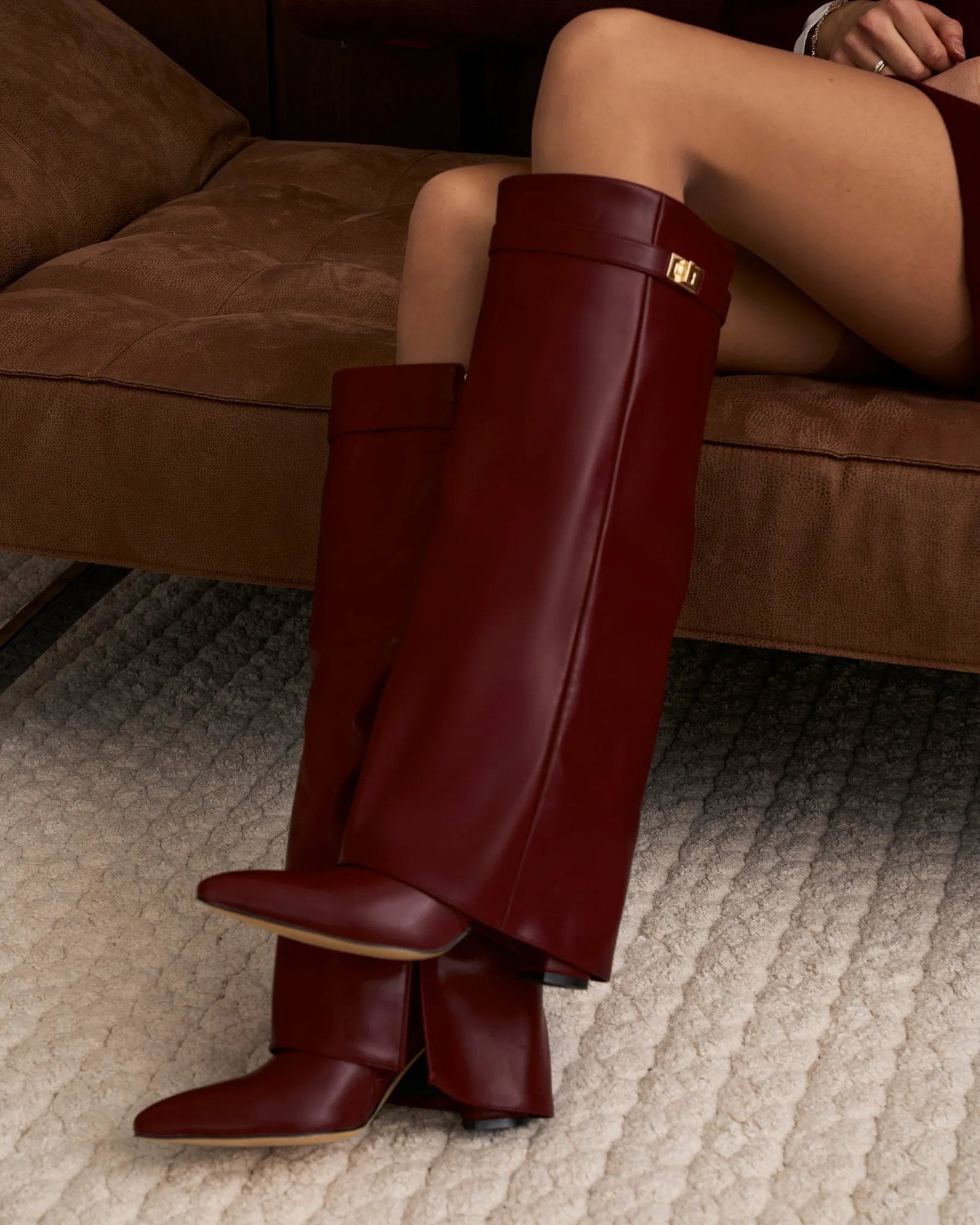 Women's Knee High Stylish Boots with Heeled Design