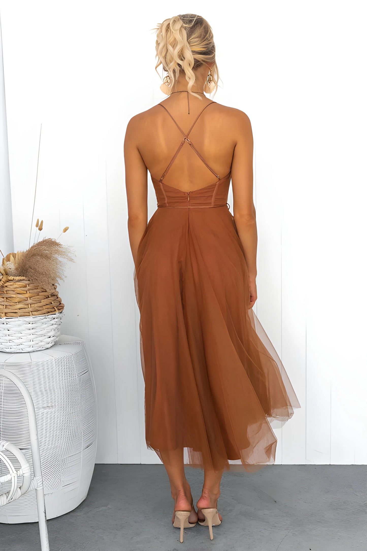 Women's Elegant Flowy Maxi Wedding Guest Dress with Sweetheart Neckline