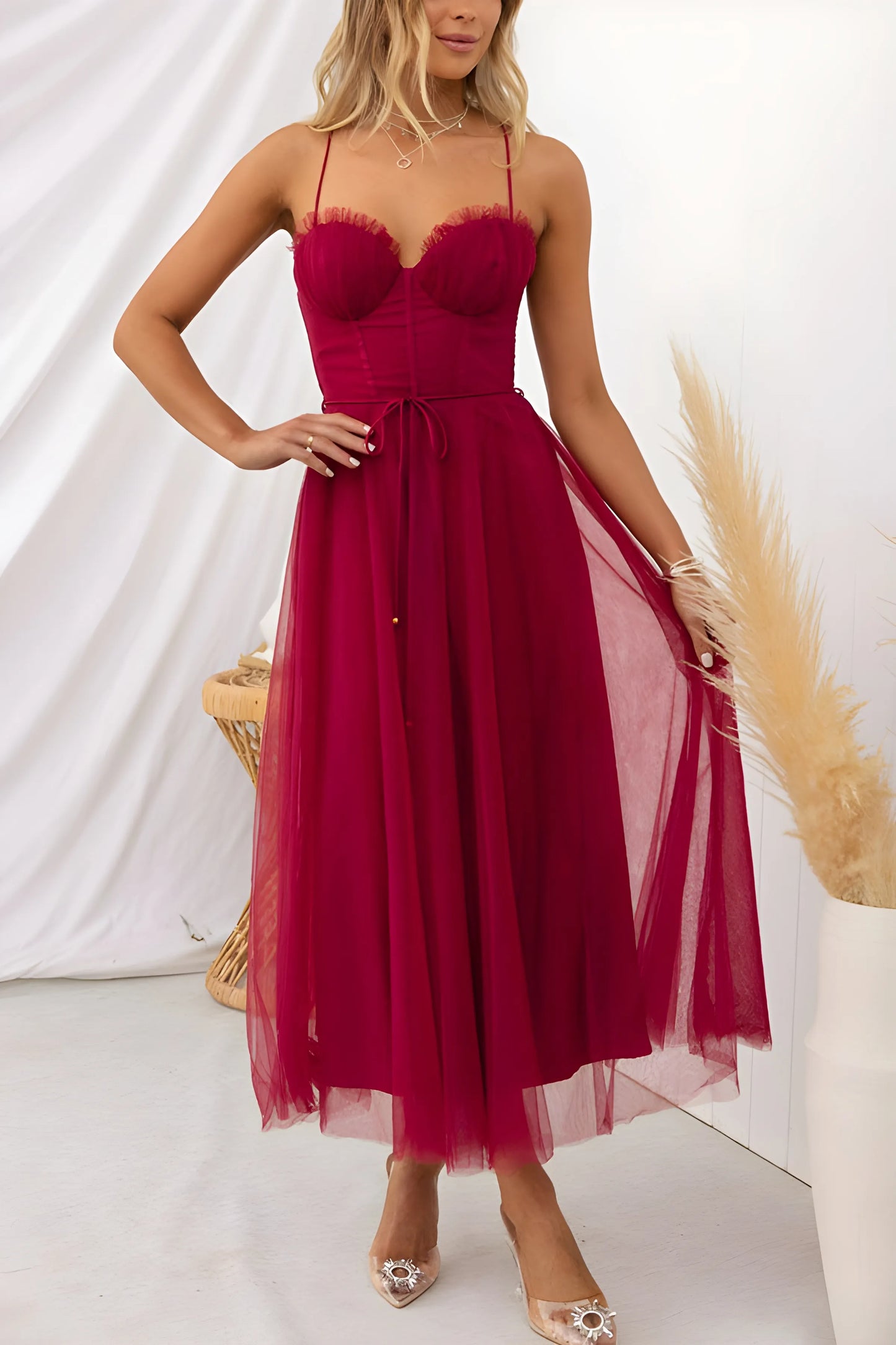 Women's Elegant Flowy Maxi Wedding Guest Dress with Sweetheart Neckline