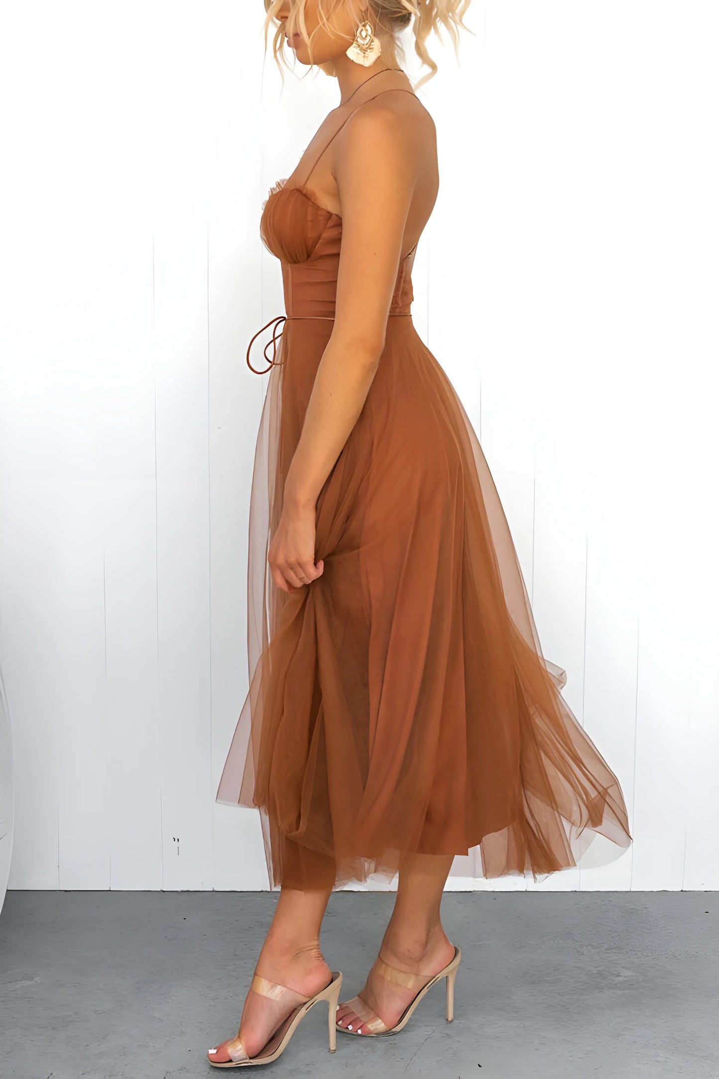 Women's Elegant Flowy Maxi Wedding Guest Dress with Sweetheart Neckline