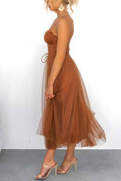 Women's Elegant Flowy Maxi Wedding Guest Dress with Sweetheart Neckline