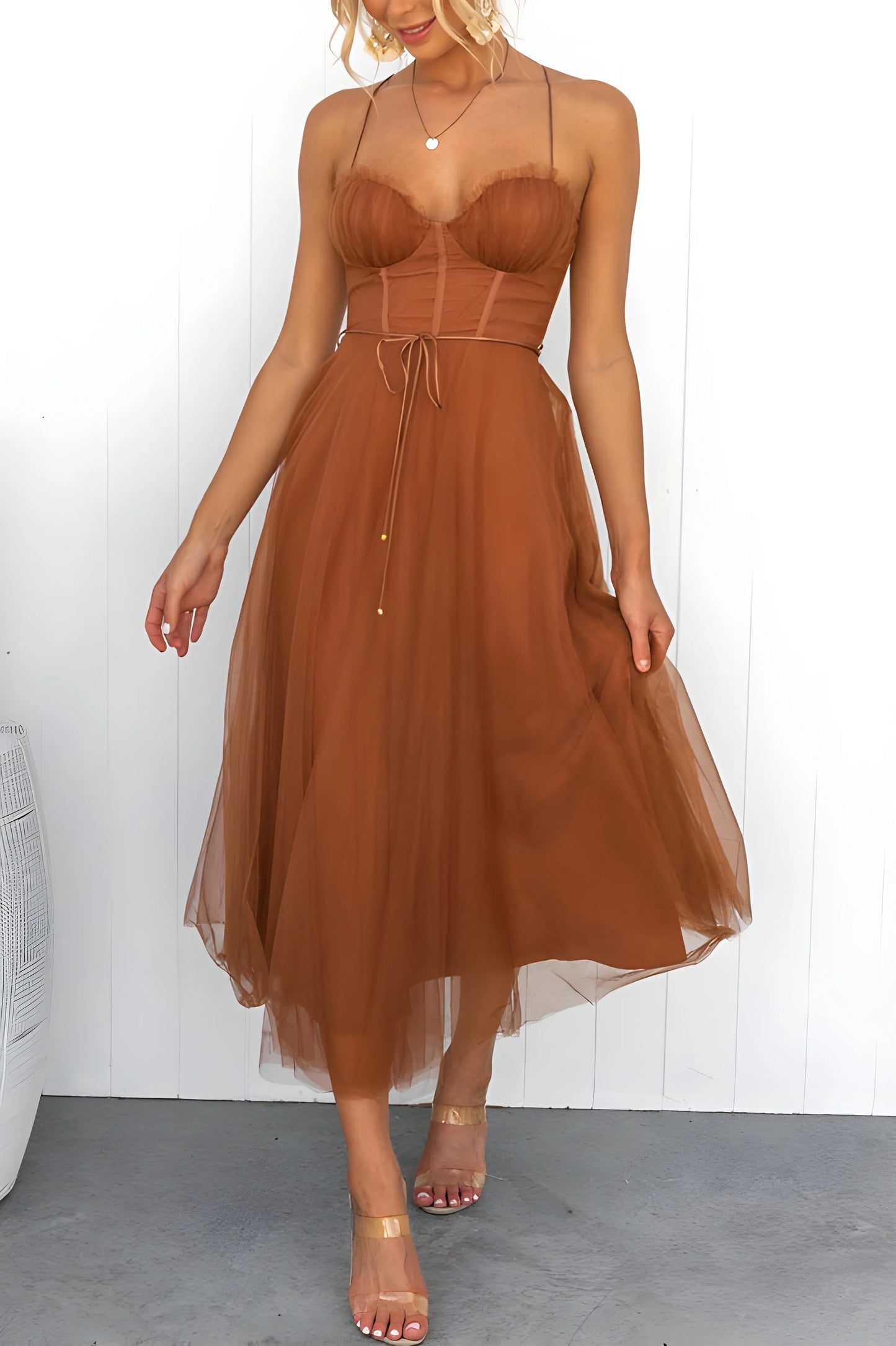 Women's Elegant Flowy Maxi Wedding Guest Dress with Sweetheart Neckline