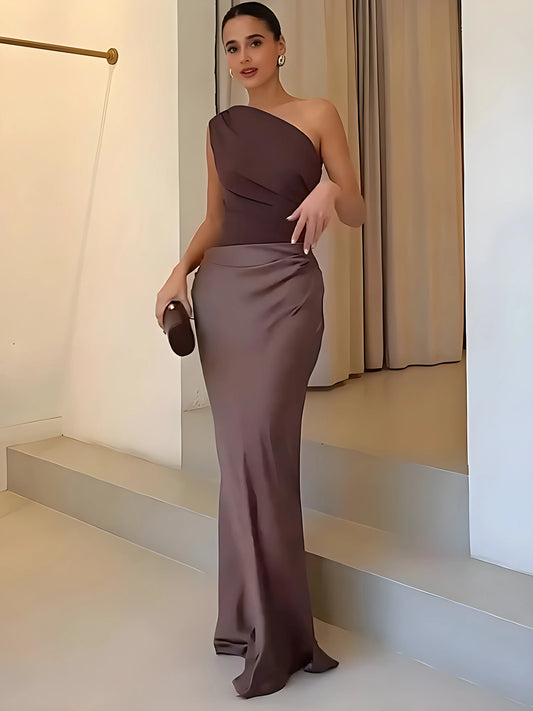 Women's Elegant Sleeveless Maxi Wedding Guest Dress with Asymmetric Neckline