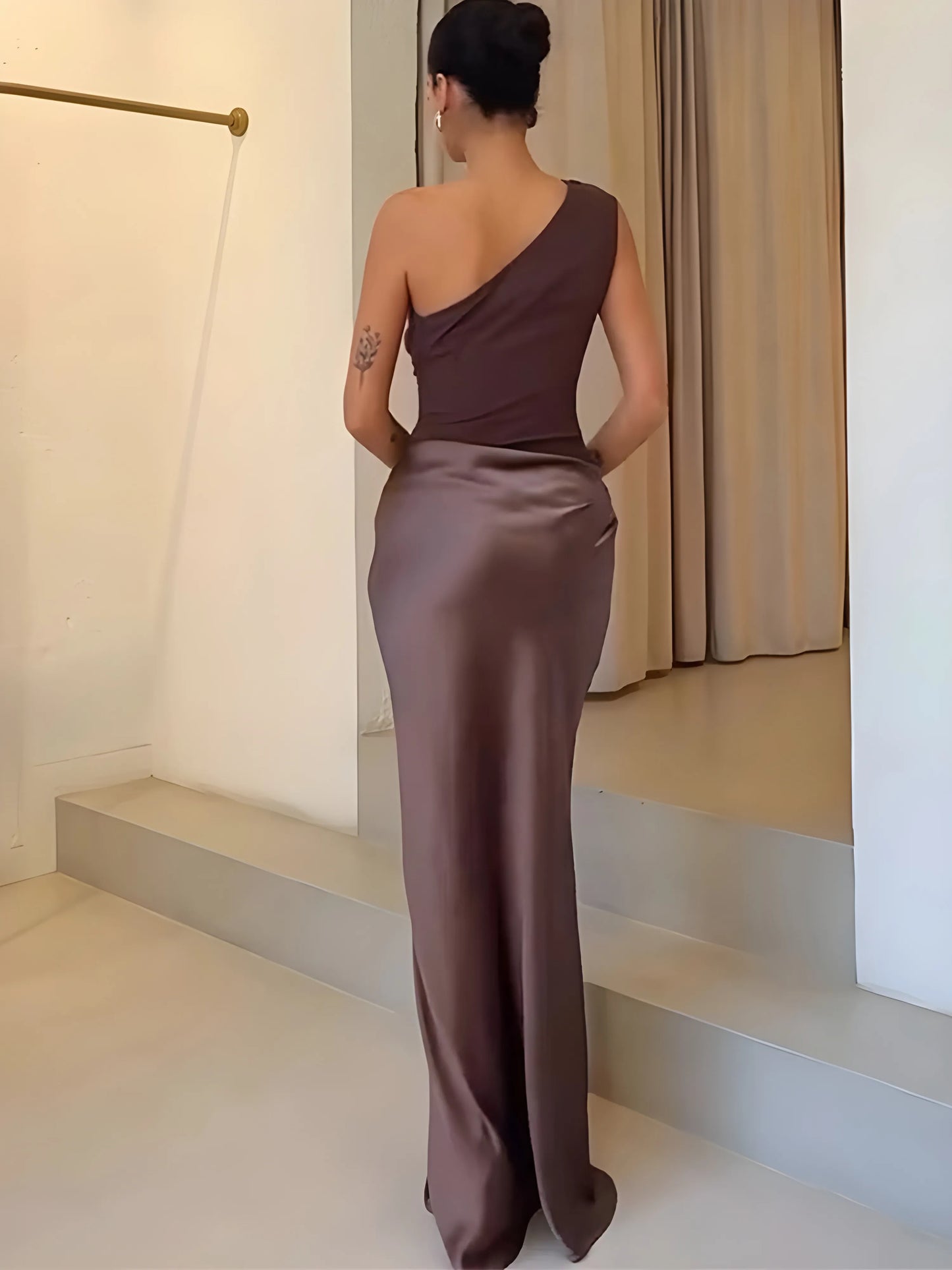Women's Elegant Sleeveless Maxi Wedding Guest Dress with Asymmetric Neckline