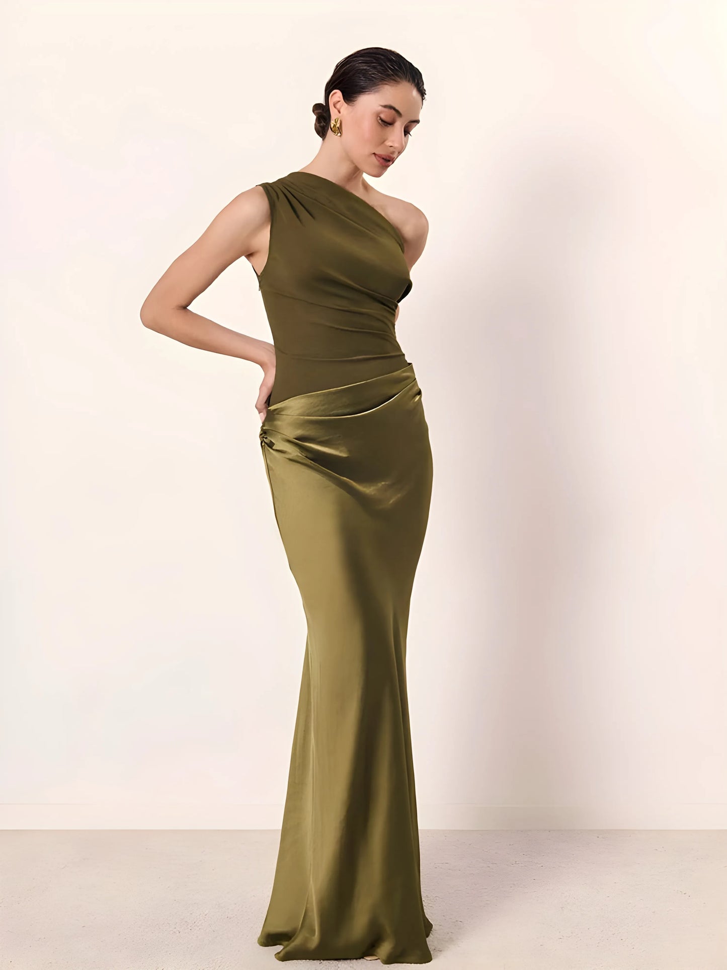 Women's Elegant Sleeveless Maxi Wedding Guest Dress with Asymmetric Neckline