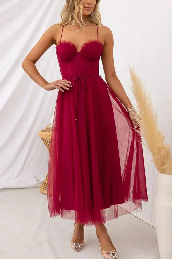 Women's Elegant Sleeveless Maxi Wedding Guest Dress with Sweetheart Neckline