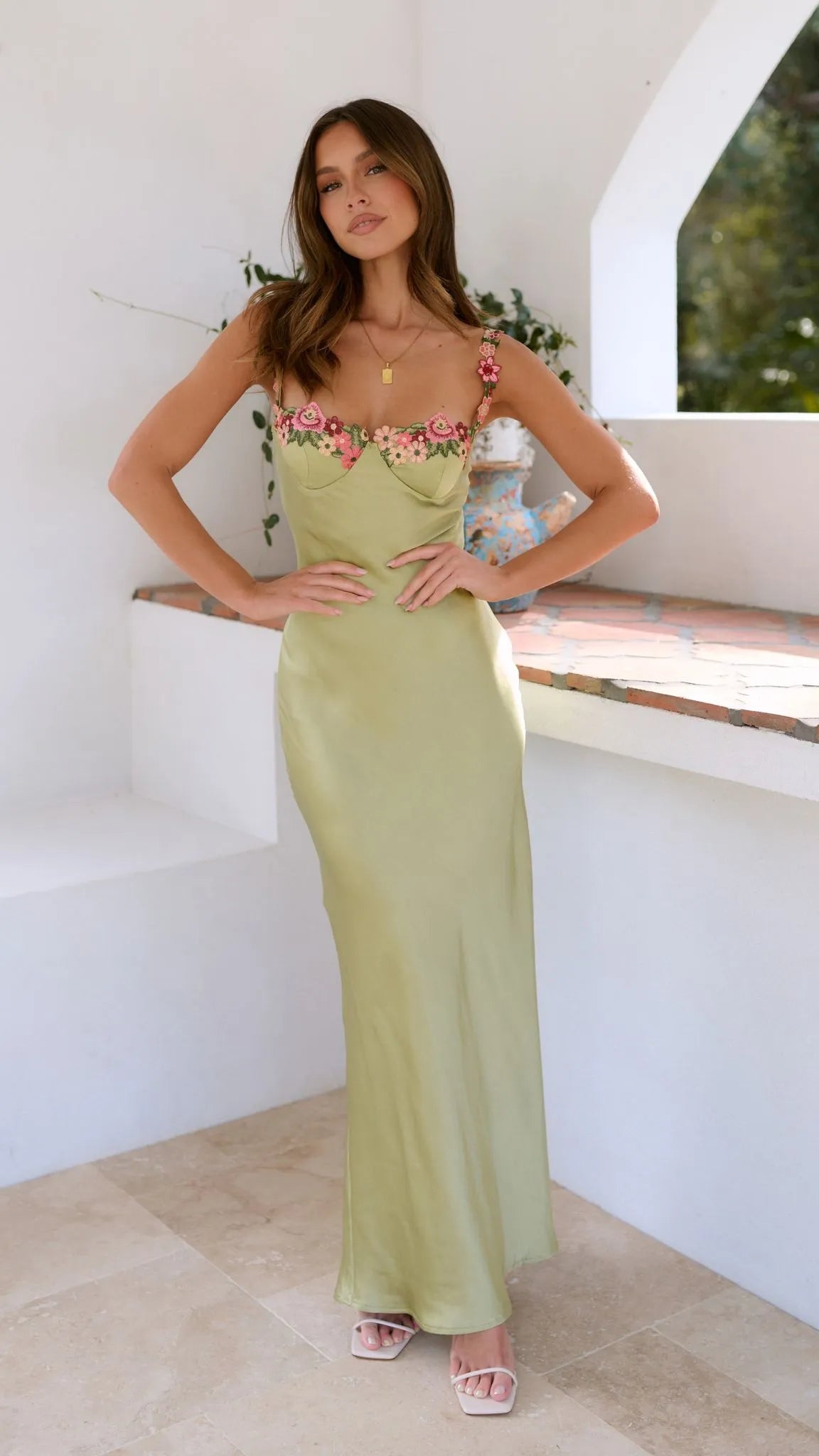 Women's Floral Embroidered Maxi Wedding Guest Dress with Sweetheart Neckline