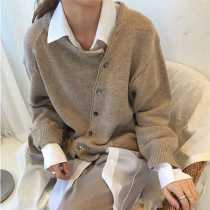 Women's Knitted Cardigan with Button Closure and Ribbed Cuffs